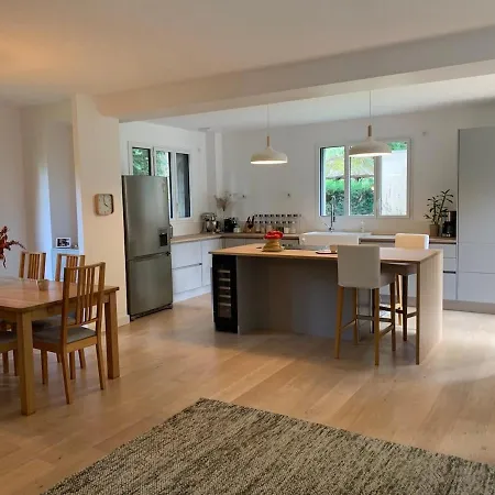 ヴィラ Garches, Proche Paris, 10 Personnes, Quartier Calme Et Cosy