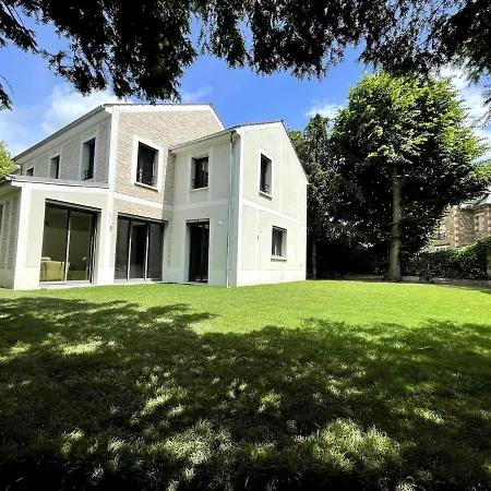 Garches, Proche Paris, 10 Personnes, Quartier Calme Et Cosy * Garches